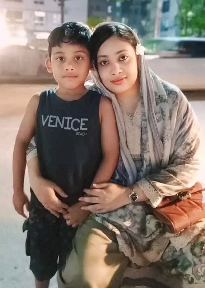 ছেলে আফসান ওহীর সঙ্গে নিহত আফসানা প্রিয়া