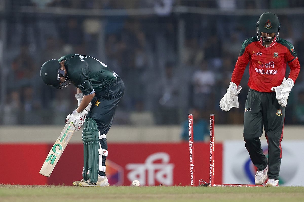 কিঞ্চিত আশা জাগিয়েও কাল পাকিস্তানকে জেতাতে পারেননি ফাহিম আশরাফ। রিশাদ হোসেনের শেষ বলে হয়েছেন বোল্ড