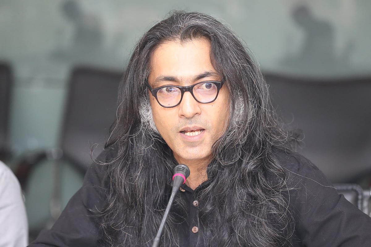 গোলটেবিল বৈঠকে নির্মাতা কামার আহমাদ সাইমন