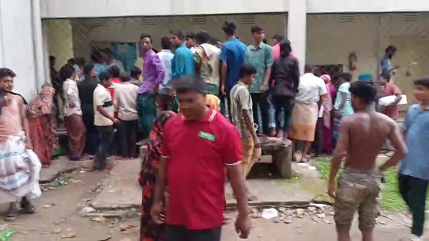 কুড়িগ্রামে জমি নিয়ে রক্তক্ষয়ী সংঘর্ষে তিনজন নিহত হয়েছেন। বৃহস্পতিবার দুপুরে ভুন্দুর চর এলাকা থেকে তোলা