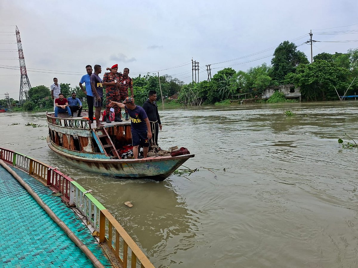 তুরাগ নদে অভিযানে অংশ নিয়েছে গাজীপুর, টঙ্গী ও ঢাকার ডুবুরি দল। আজ বৃহস্পতিবার