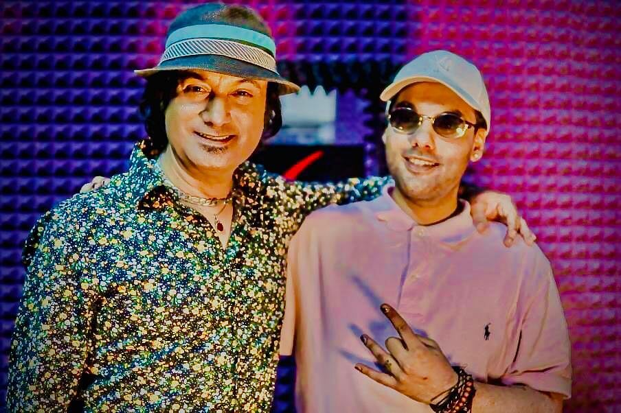 বড় ছেলে আজরাফ আহমেদ অজির সঙ্গে শাফিন আহমেদ