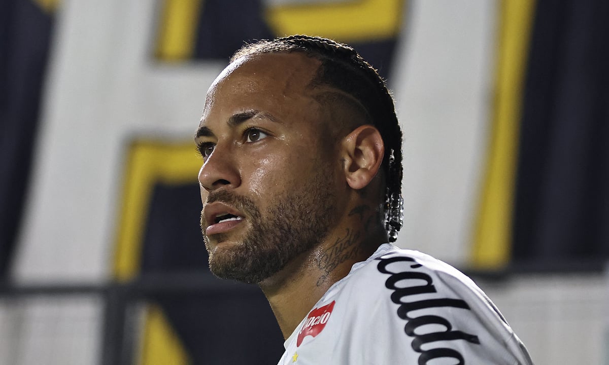 সান্তোসে ফেরার পর একের পর এক বিতর্কিত ঘটনার জন্ম দিয়ে যাচ্ছেন নেইমার