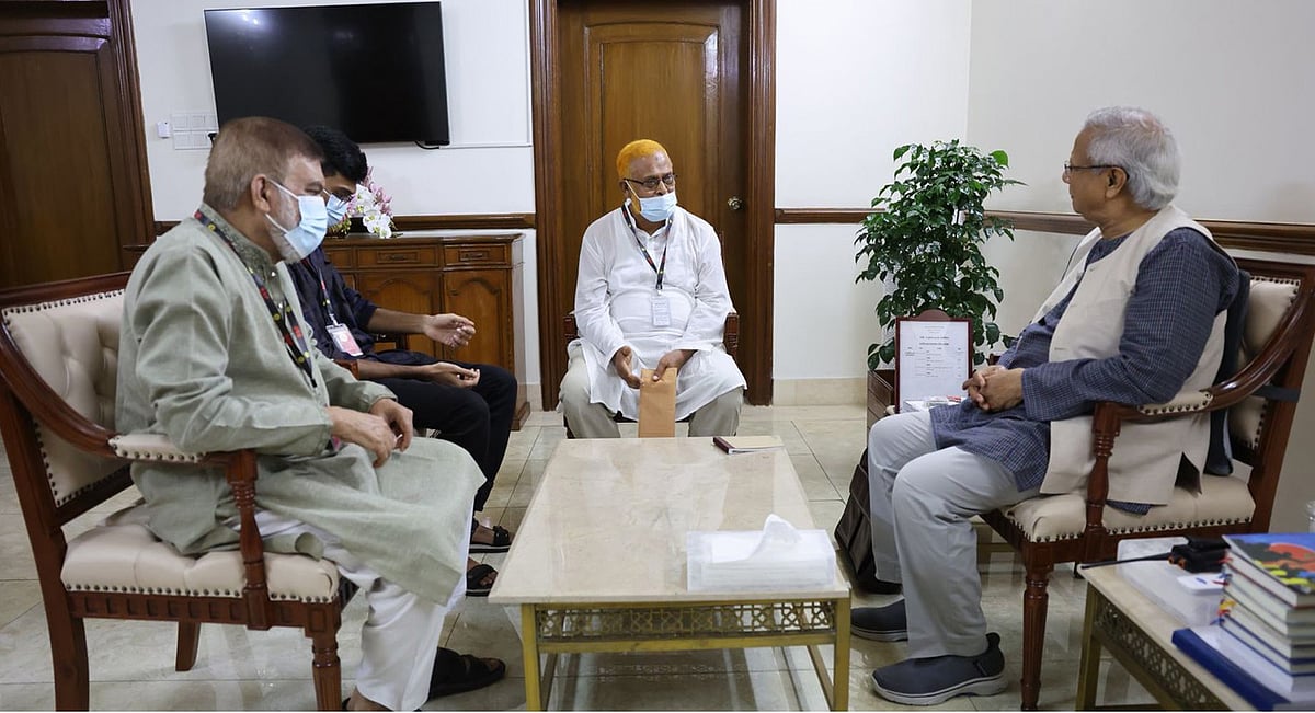 প্রধান উপদেষ্টার সরকারি বাসভবন যমুনায় তাঁর সঙ্গে সাক্ষাৎ করেন ছাত্রলীগের হামলায় নিহত বুয়েট শিক্ষার্থী আবরার ফাহাদের পরিবার