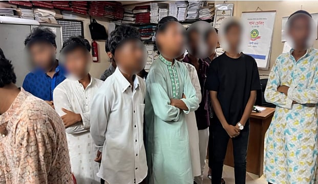 ভিডিও তৈরির সময় চট্টগ্রামের কর্ণফুলীতে আটক ১২ তরুণ