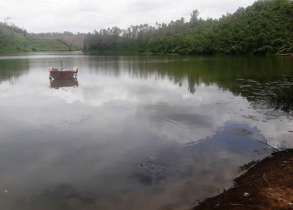 পাহাড়ের ফাঁকে ফাঁকে বয়ে চলা নীল জলরাশির হ্রদ বান্দরবানের প্রান্তিক লেক। সম্প্রতি তোলা