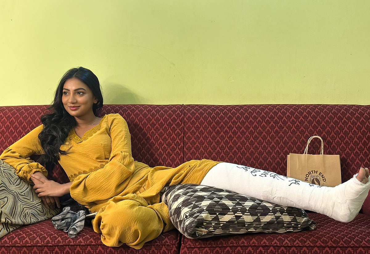 নাটকের শুটিংয়ে পায়ে মারাত্মকভাবে চোট পান সুনেরাহ বিনতে কামাল।