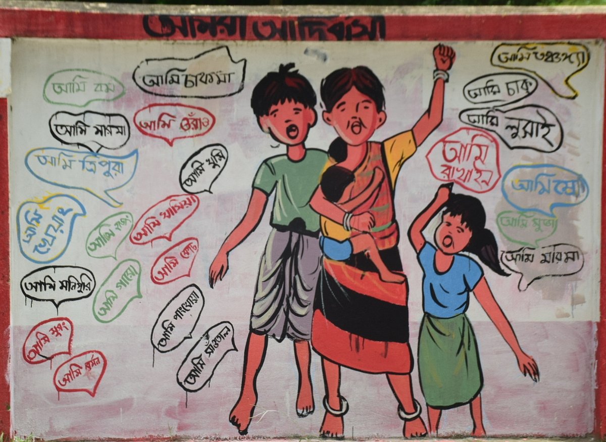সমতল থেকে পাহাড়ে সমান অধিকারের দাবিতে গ্রাফিতি