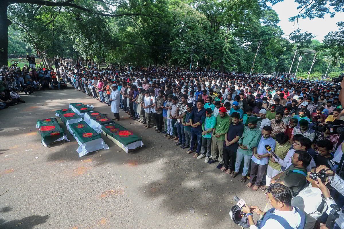 কোটা সংস্কারের দাবিতে দেশের বিভিন্ন জেলায় সংঘর্ষে নিহত শিক্ষার্থীদের গায়েবানা জানাজা অনুষ্ঠিত হয়