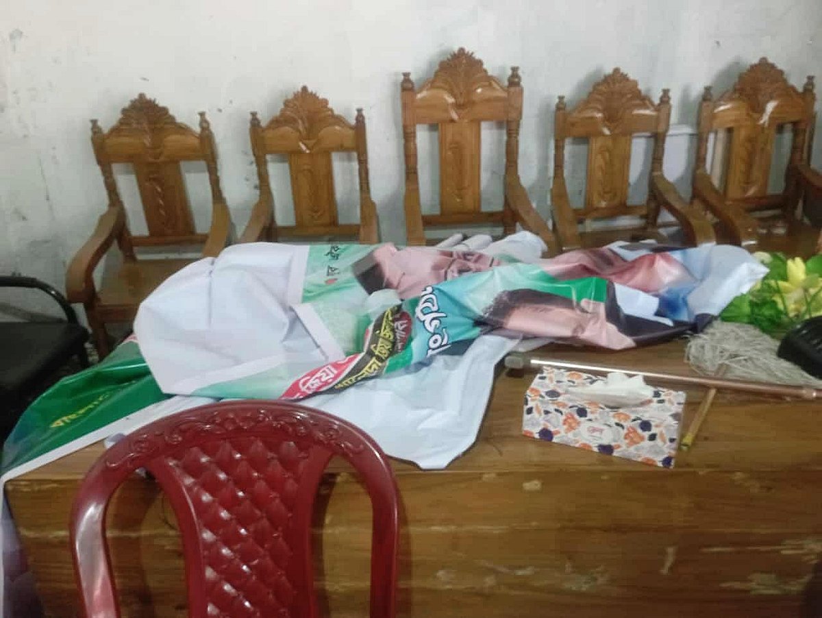কুমিল্লার চৌদ্দগ্রাম উপজেলায় শুভপুর ইউনিয়ন বিএনপির একাংশের কার্যালয়ে হামলার পর। গতকাল বিকেলে তোলা