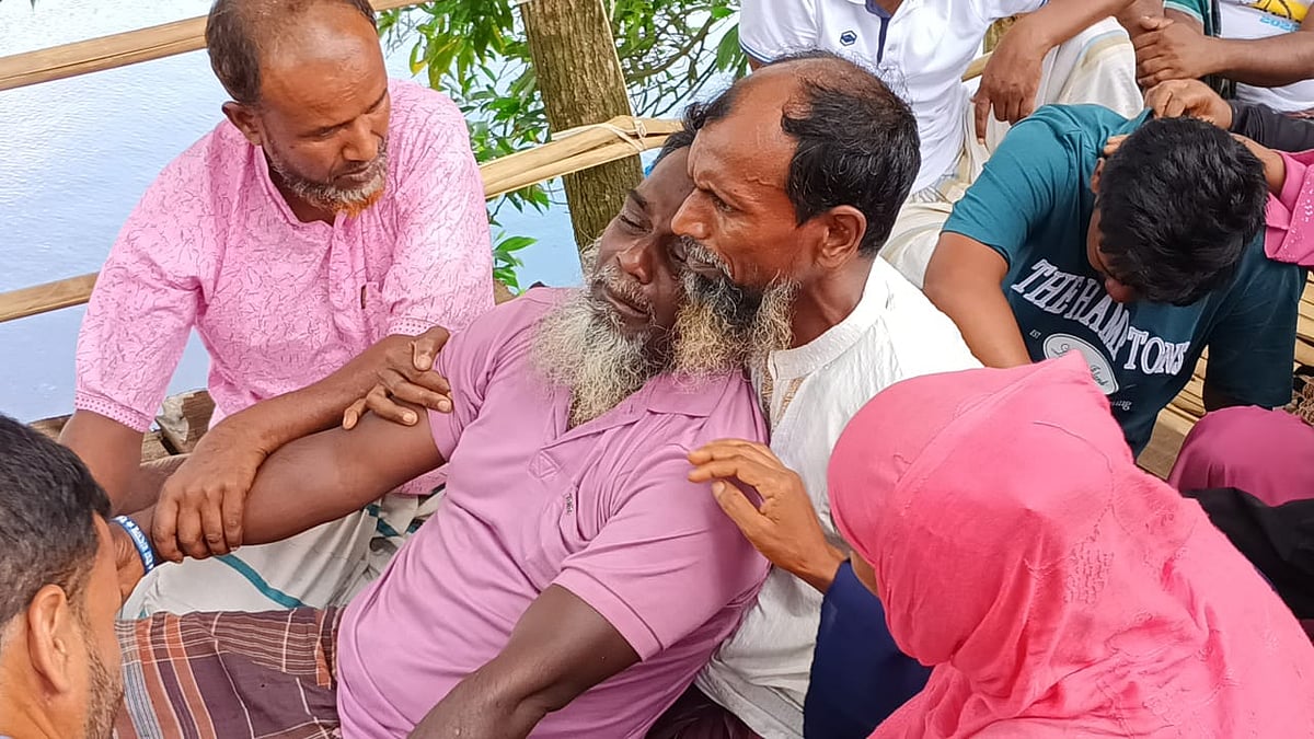 গাজীপুরের কালিয়াকৈরে উপজেলার ভাঙ্গারজঙ্গল এলাকায় মকশ বিলে ঘুরতে গিয়ে মারা যাওয়া শিক্ষার্থীদের স্বজনদের আহাজারি