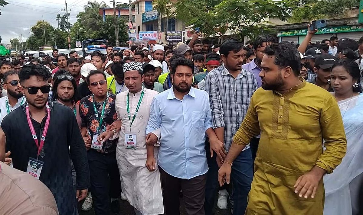 জাতীয় নাগরিক পার্টির দেশ গড়তে জুলাই পদযাত্রা। শনিবার দুুপুরে মৌলভীবাজার শহরের কোর্ট রোডে