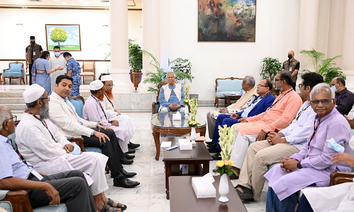 ১৪টি দল–জোটের নেতাদের সঙ্গে বৈঠকে বসেছেন প্রধান উপদেষ্টা অধ্যাপক মুহাম্মদ ইউনূস