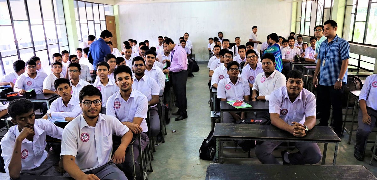 আগ্রহী শিক্ষার্থীদের ২৯ জুলাই রাত ১২টা ১ মিনিট থেকে ৫ আগস্ট রাত ১২টা পর্যন্ত আবেদন ফরম পূরণ করতে হবে