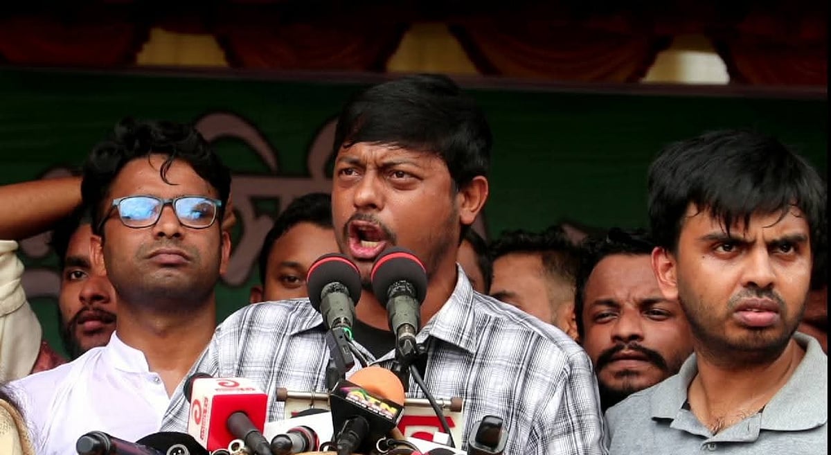 নেত্রকোনায় এনসিপির জুলাই পদযাত্রায় বক্তব্য দিচ্ছেন নাসীরুদ্দীন পাটওয়ারী। রোববার শহরের মোক্তারপাড়া এলাকায় পুরাত কালেক্টরেট মাঠে