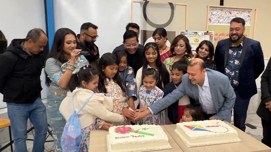 সিডনির মিন্টোতে জমিদারবাড়ি রেস্তোরাঁয় গত শনিবার সন্ধ্যায় অনুষ্ঠিত হলো এ পুনর্মিলনী অনুষ্ঠান। প্রথম আলো