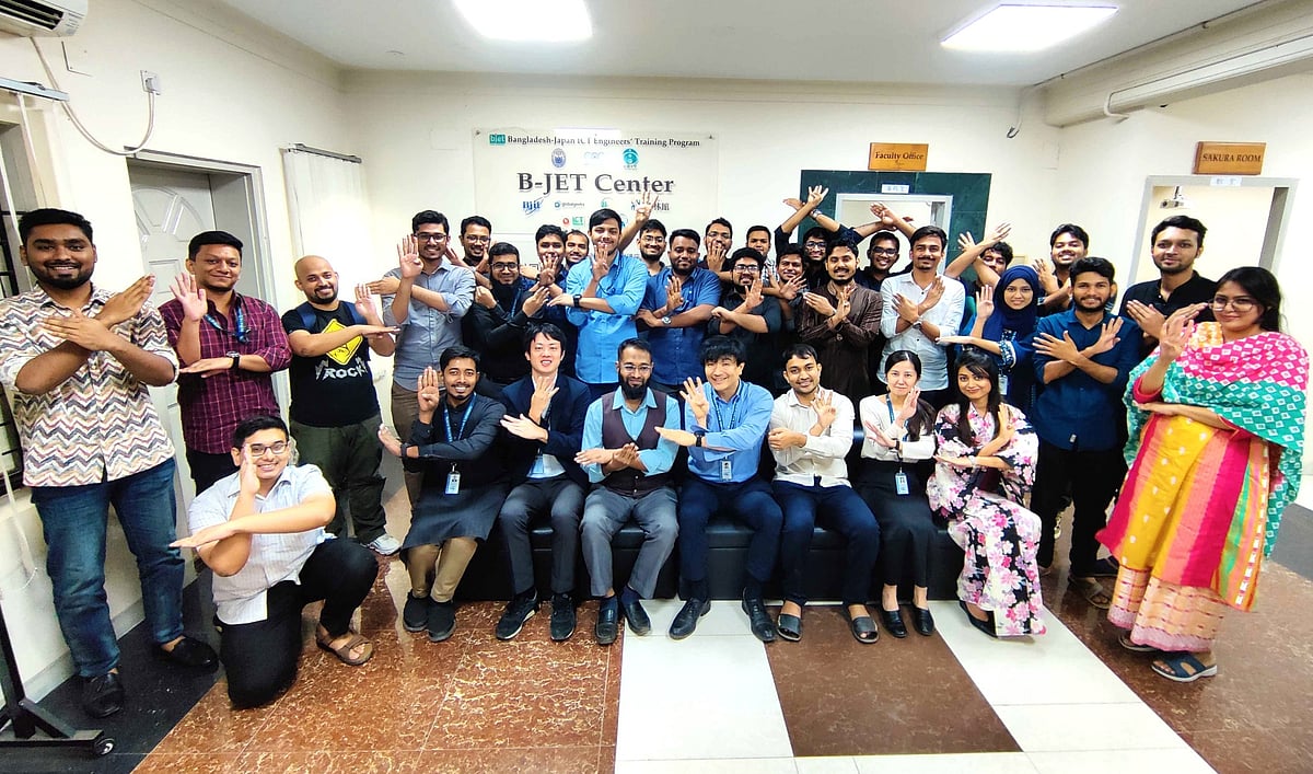 বি-জেটের কোর্সে অংশগ্রহণকারী শিক্ষার্থীরা