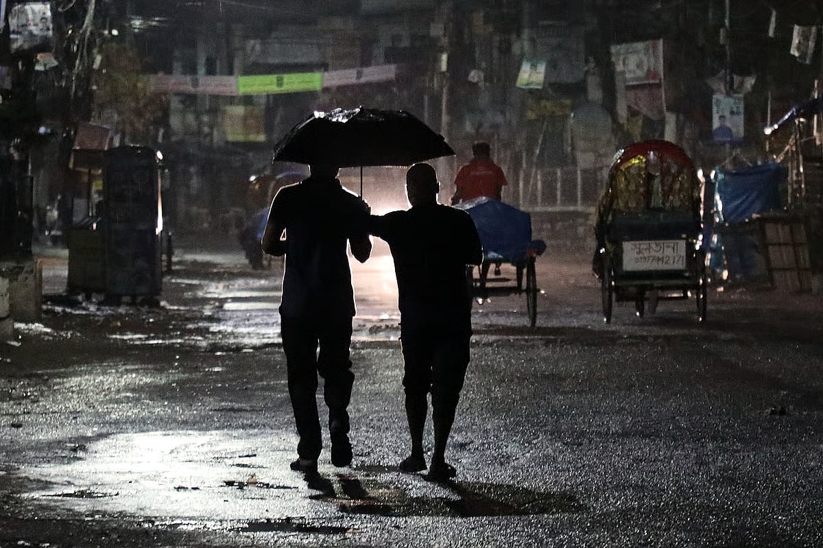 গতকাল রোববার সারা রাত বৃষ্টির পর আজও বৃষ্টি হতে পারে বলে জানিয়েছে আবহাওয়া অধিদপ্তর