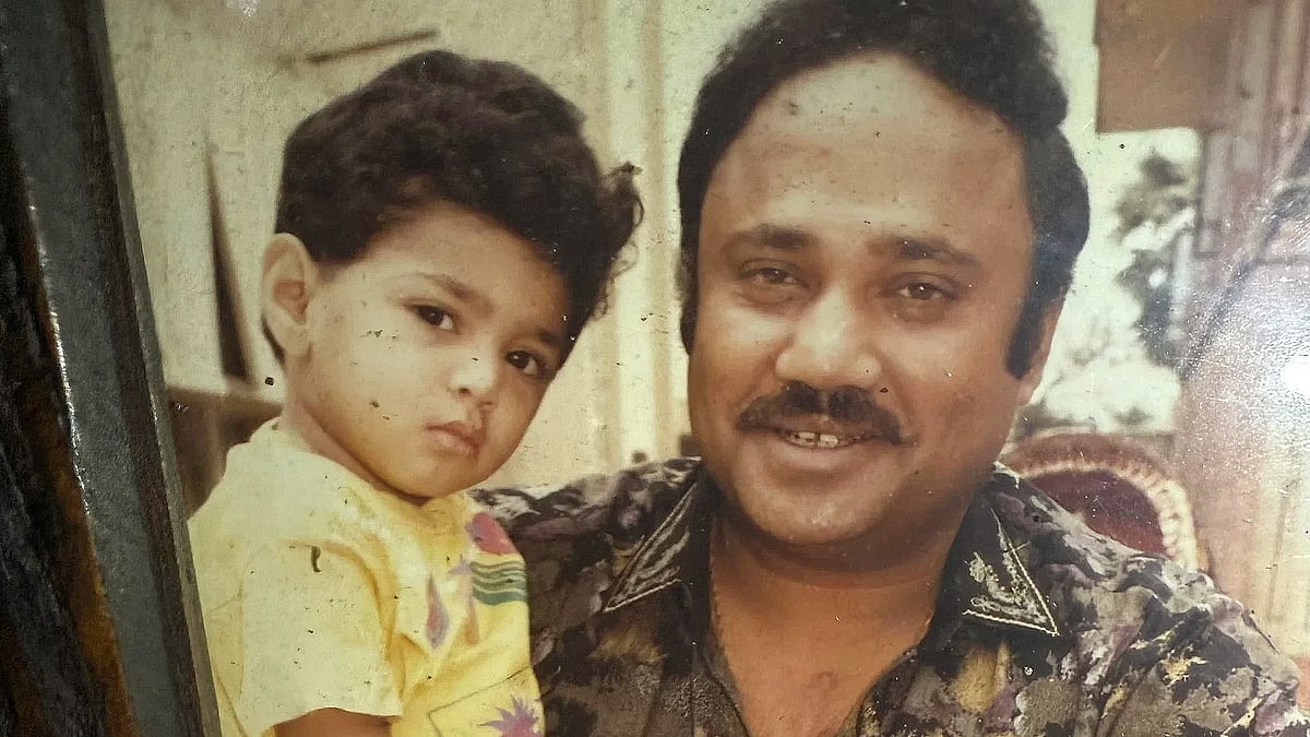 বাবা চিত্রনায়ক জসীমের কোলে রাতুল