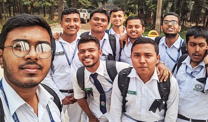 ঢাকা রেসিডেনসিয়াল মডেল কলেজে বিজ্ঞান বিভাগ থেকে উত্তীর্ণ শিক্ষার্থী বিজ্ঞান, মানবিক ও ব্যবসায় শিক্ষা বিভাগে আবেদন করতে পারবে