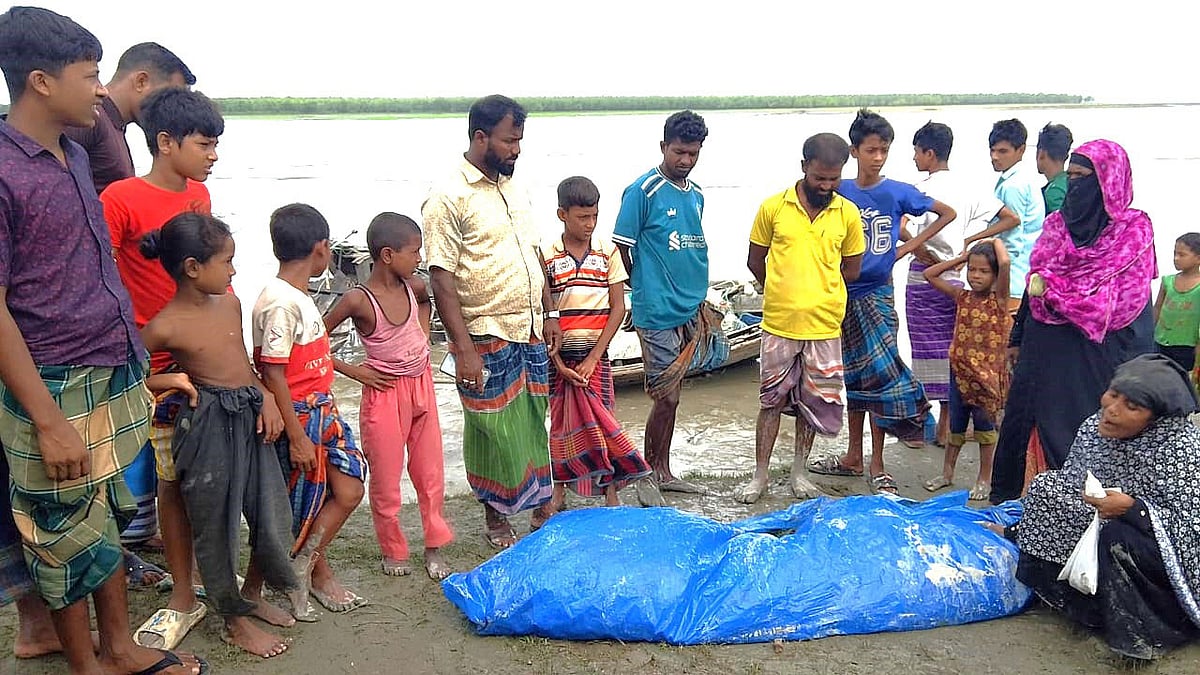 নোয়াখালীর হাতিয়ায় মেঘনা নদীতে বাল্কহেডের ধাক্কায় নৌকাডুবির ঘটনায় আজ সকালে এক জেলের লাশ উদ্ধার করা হয়। এ নিয়ে এ ঘটনায় দুই জেলের লাশ উদ্ধার করা হলো। হাতিয়ার সুখচর এলাকা থেকে তোলা