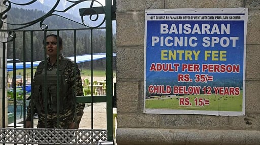 গত ২২ এপ্রিল পেহেলগামের বৈসরানে বন্দুকধারীরা জঙ্গল থেকে হঠাৎ বেরিয়ে এসে পর্যটকদের ওপর গুলি চালান। এতে ২৬ জন নিহত হন