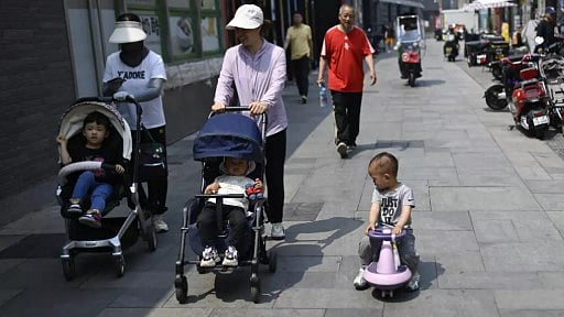 সরকারি পরিসংখ্যানে দেখা গেছে, ২০২৪ সালে চীনের জনসংখ্যা টানা তৃতীয় বছরের মতো কমেছে