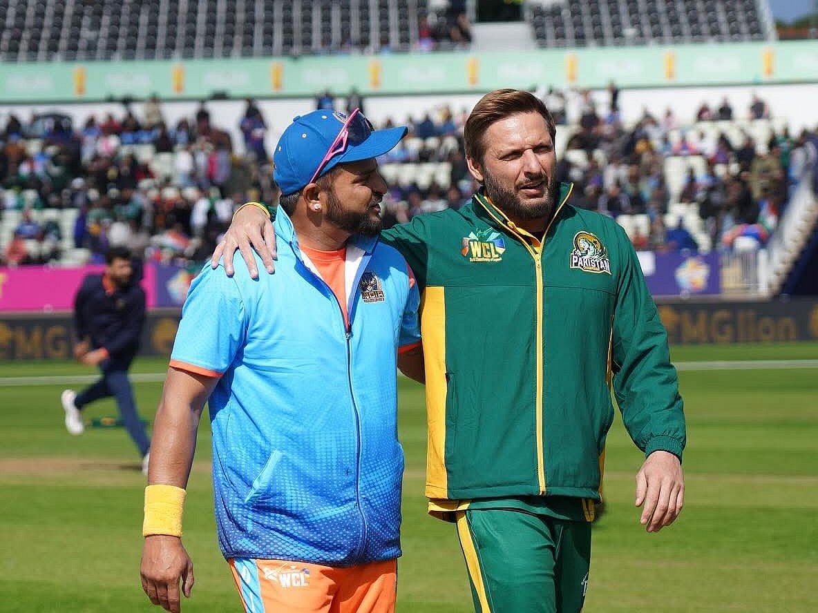 ভারতের সুরেশ রায়না ও পাকিস্তানের শহীদ আফ্রিদি