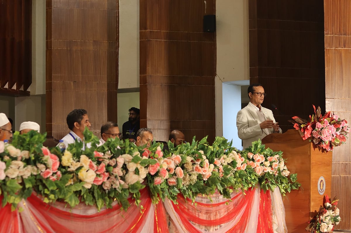 চুয়েটে অনুষ্ঠিত জাতীয় কর্মশালায় বক্তব্য দেন বাংলাদেশ পেট্রোলিয়াম কর্পোরেশনের (বিপিসি) চেয়ারম্যান মো. আমিন উল হাসান