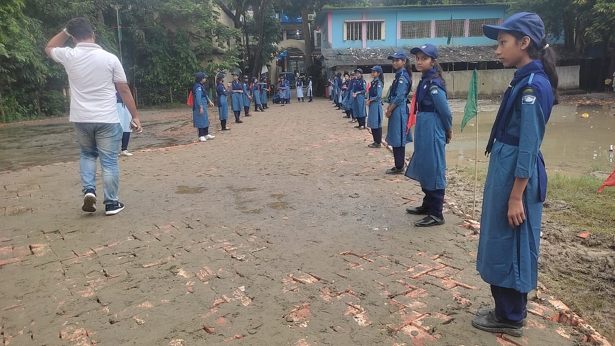 চট্টগ্রামের বাঁশখালী সরকারি বালিকা উচ্চবিদ্যালয়ের মাঠ নষ্ট করে তৈরি হয় রাস্তা