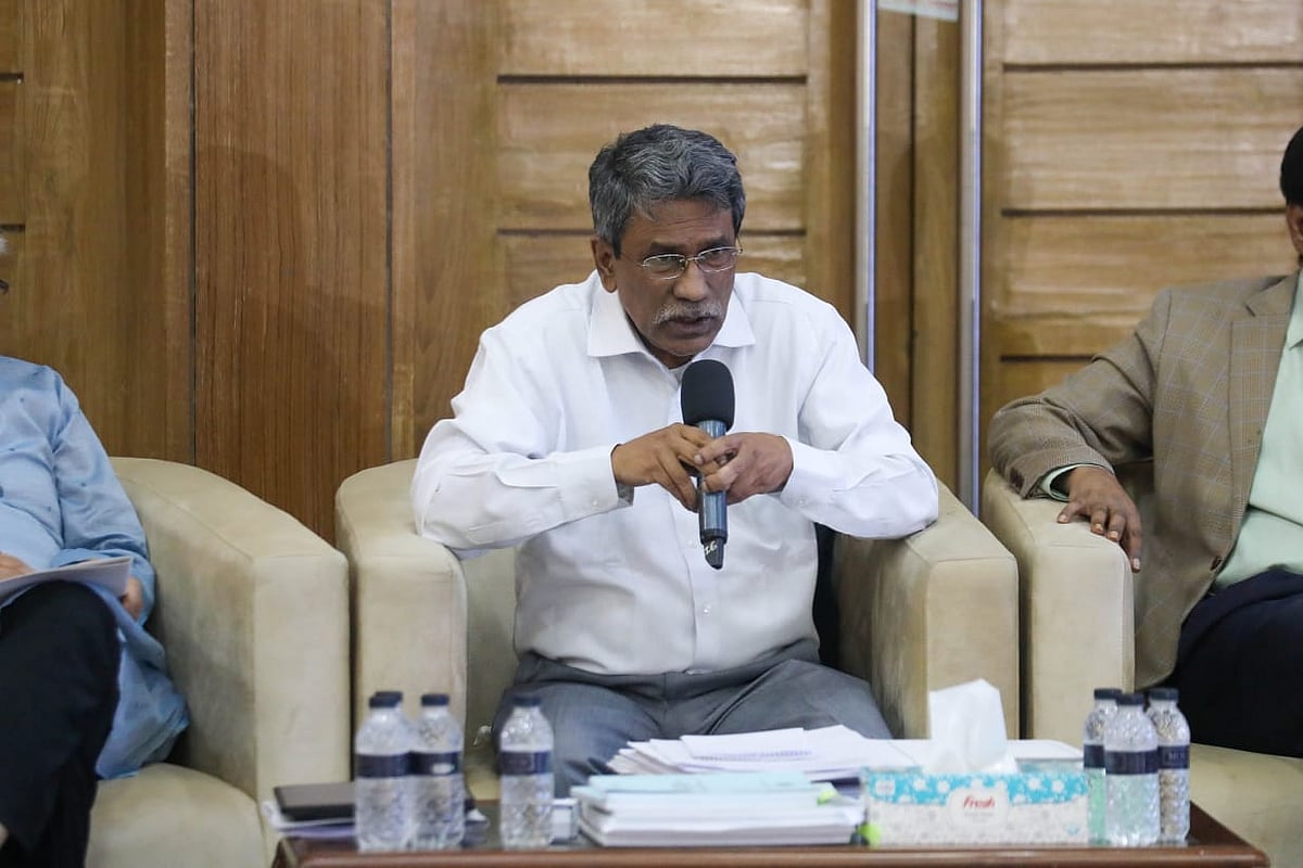 জাতীয় ঐকমত্য কমিশনের বৈঠকে বক্তব্য দিচ্ছেন কমিশনের সহসভাপতি অধ্যাপক আলী রীয়াজ। ছবি: ফরেন সার্ভিস একাডেমি, ৩০ জুলাই