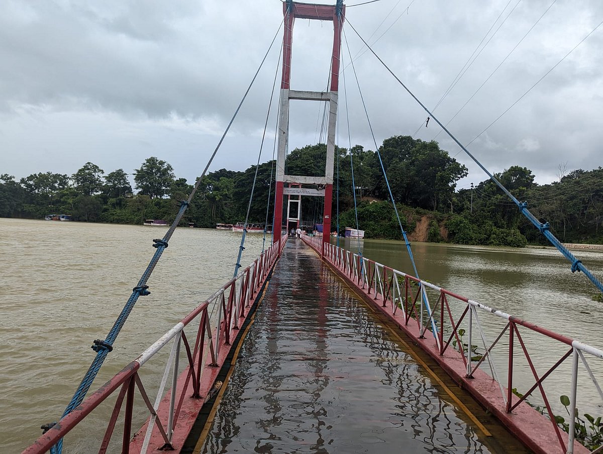 রাঙামাটির ঝুলন্ত সেতু। আজ বেলা একটার দিকে তোলা