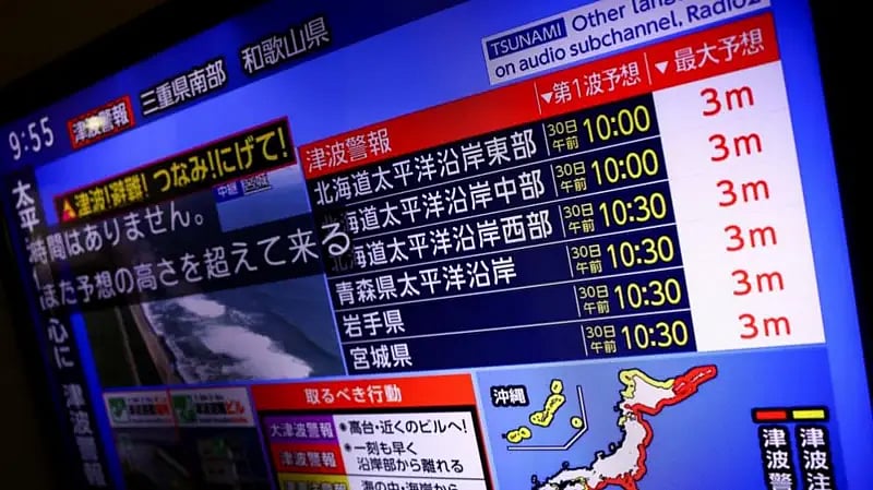 জাপানে টেলিভিশনে দেখানো হচ্ছে সুনামি সতর্কতার খবর