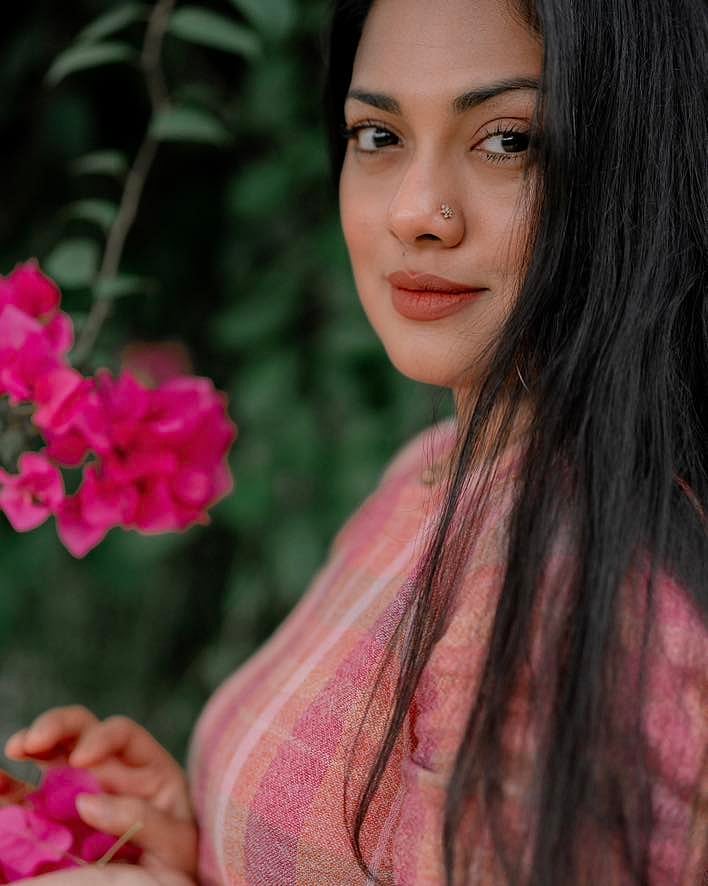 Sarkma kokrakli etuk ayollar fotosuratlari