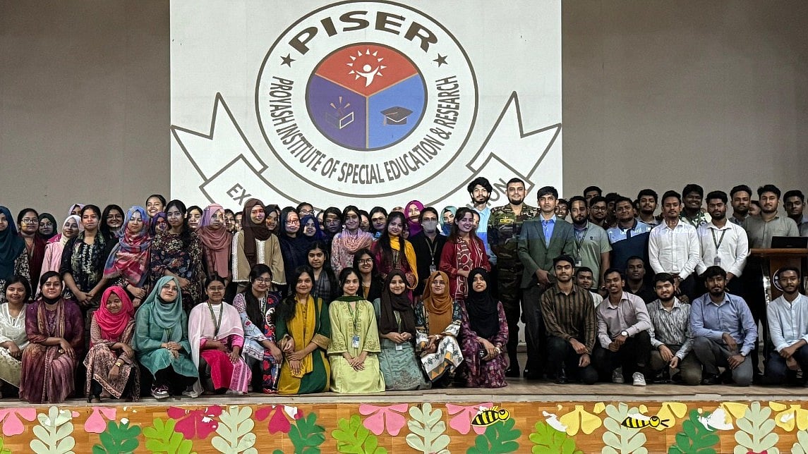 সেমিনারে অতিথি ও অংশগ্রহণকারীরা