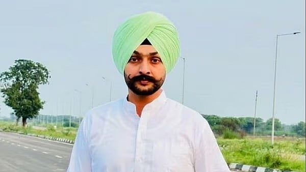 পাঞ্জাবি গায়ক গিল মানুকে