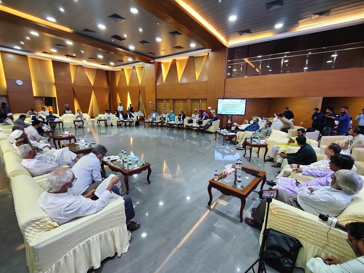 সংস্কার নিয়ে রাজনৈতিক দলগুলোর সঙ্গে জাতীয় ঐকমত্য কমিশনের দ্বিতীয় ধাপের ২৩তম দিনের আলোচনা চলছে। আজ বৃহস্পতিবার রাজধানীর ফরেন সার্ভিস একাডেমিতে