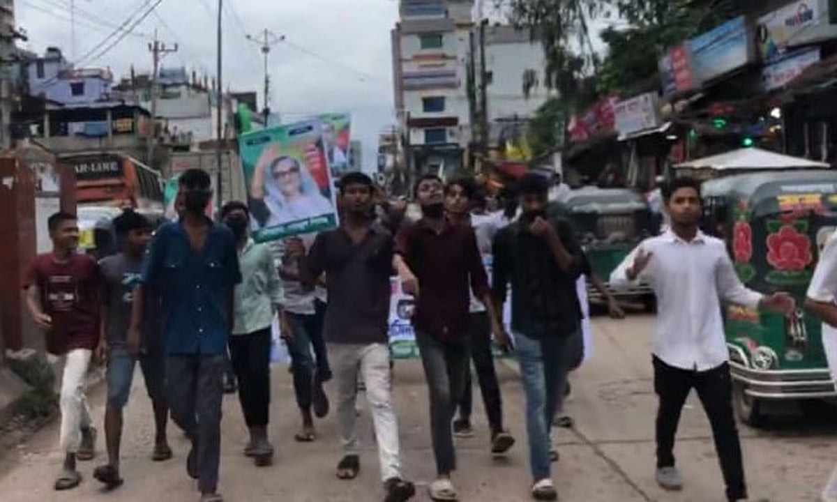 নোয়াখালীর বেগমগঞ্জে ছাত্রলীগের ঝটিকা মিছিল। আজ বিকেলে