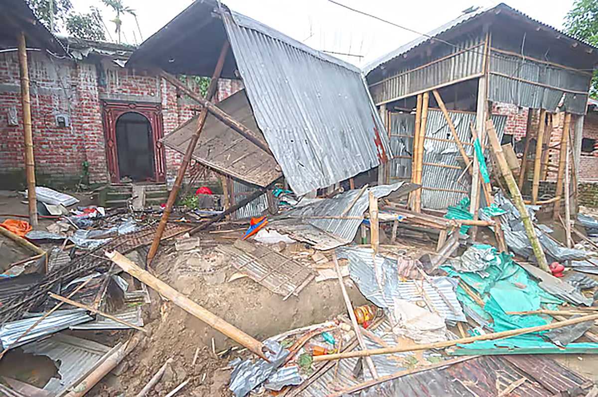 সম্প্রতি ধর্ম অবমাননার অভিযোগ তুলে রংপুরের গঙ্গাচড়ায় হিন্দুদের বাড়িঘরে হামলা করা হয়