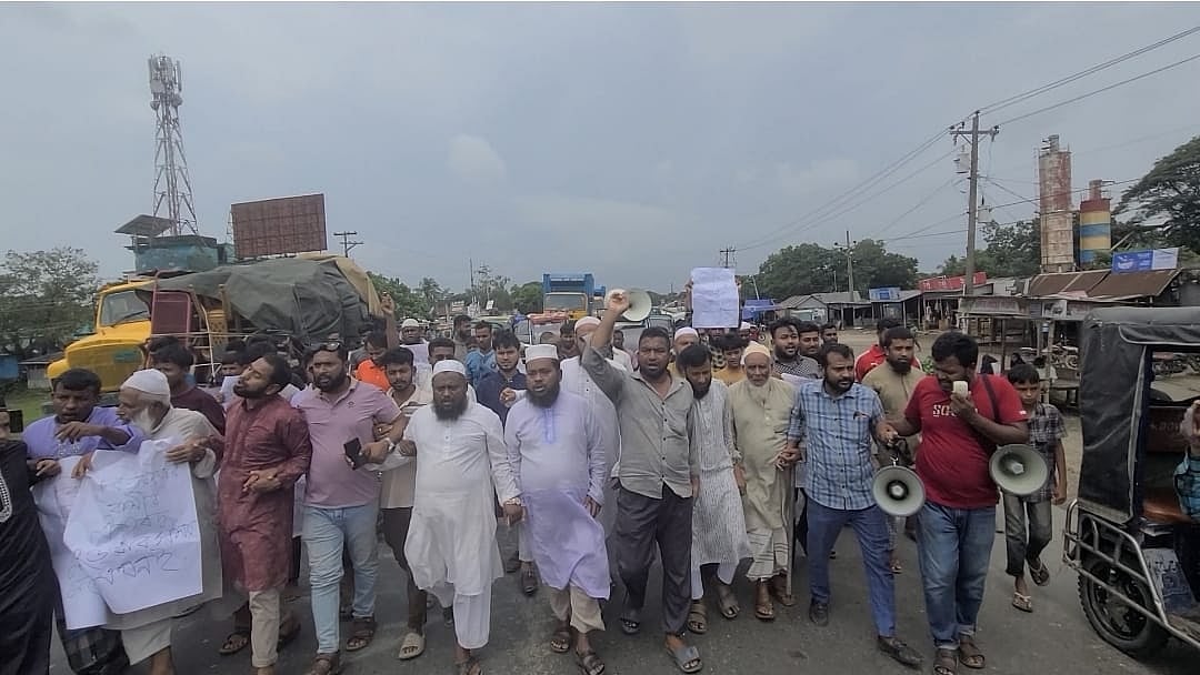 ব্রাহ্মণবাড়িয়া-৩ (সদর-বিজয়নগর) আসনের সীমানা পুনর্বিন্যাসের প্রতিবাদে জামায়াতের বিক্ষোভ মিছিল। আজ শুক্রবার সকাল সাড়ে ১০টার দিকে উপজেলার চান্দুরা এলাকায় ঢাকা-সিলেট মহাসড়কে