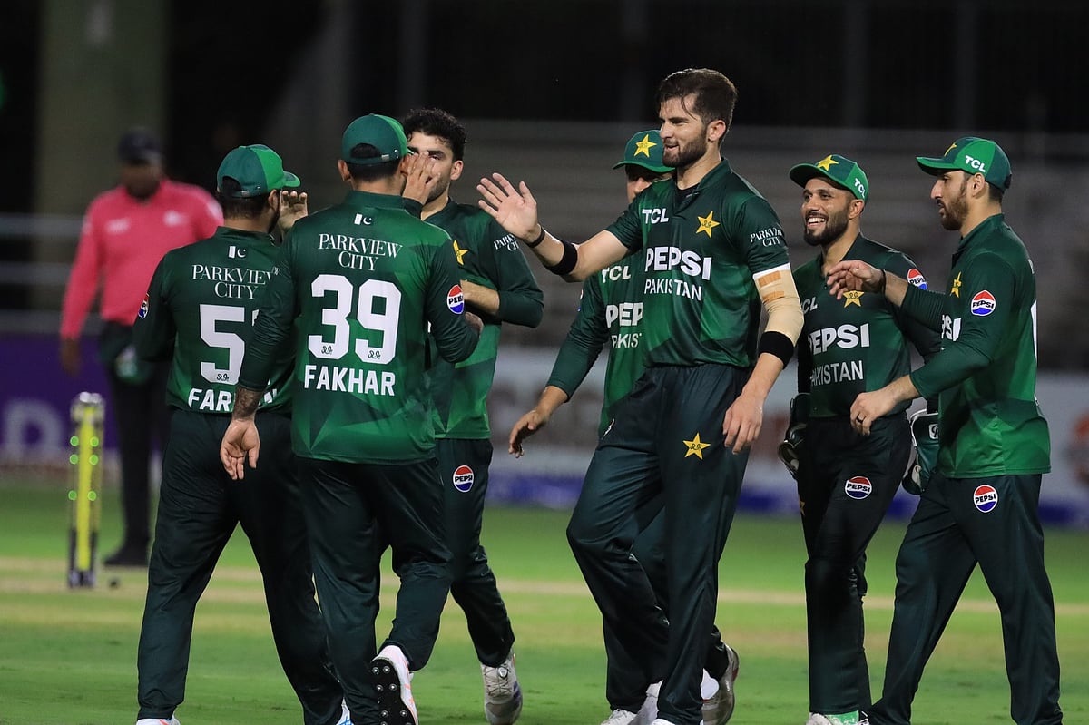 পাকিস্তানি খেলোয়াড়দের উইকেট উদ্‌যাপন। লডারহিলে আজ ওয়েস্ট ইন্ডিজের বিপক্ষে