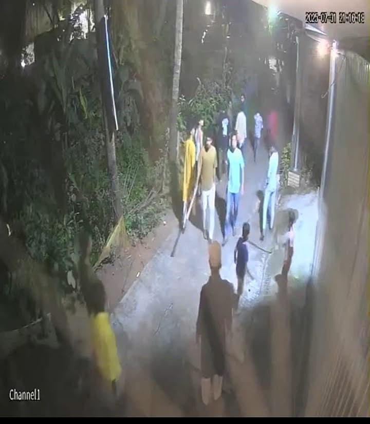 নারায়ণগঞ্জে জমিসংক্রান্ত বিরোধকে কেন্দ্র করে বিএনপির দুই পক্ষের মধ্যে সংঘর্ষের ঘটনা ঘটেছে। গতকাল বৃহস্পতিবার