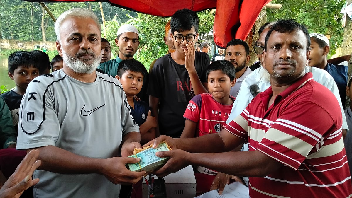 পাঁচ কেজি ওজনের কাতলা মাছ শিকার করে শৌখিন মাছশিকারি বাকের মোশাররফ পুরস্কার হিসেবে পেয়েছেন তিন লাখ টাকা। শুক্রবার সন্ধ্যায় সরাইলের কালীকচ্ছ ইউনিয়নের দত্তপাড়ায়