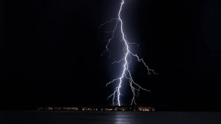৬১ কিলোমিটার বজ্রপাতের রেকর্ড ভেঙে গেছে