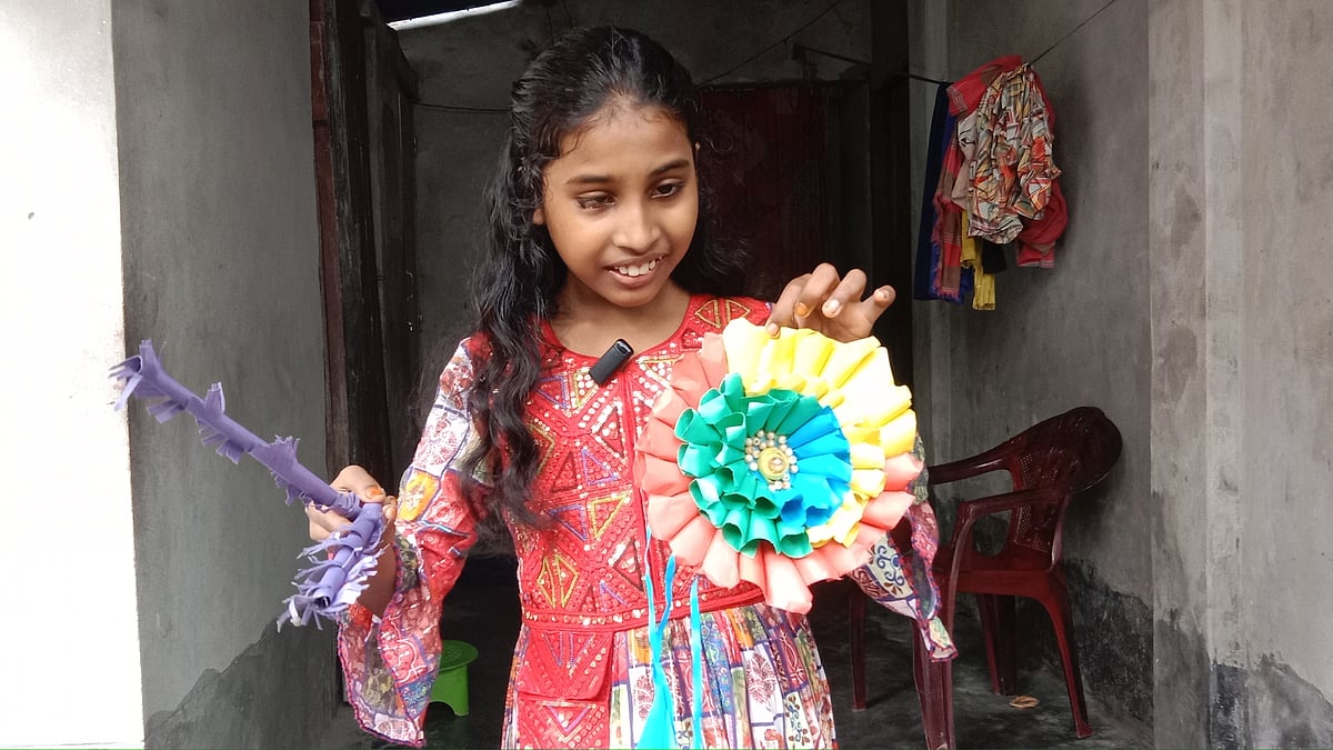 জন্মের আগেই গুলিবিদ্ধ শিশু সুরাইয়া এখন নানা শারীরিক প্রতিবন্ধকতা নিয়ে বড় হচ্ছে। গত ২৪ জুলাই মাগুরা সদরের দোয়ারপাড়ে