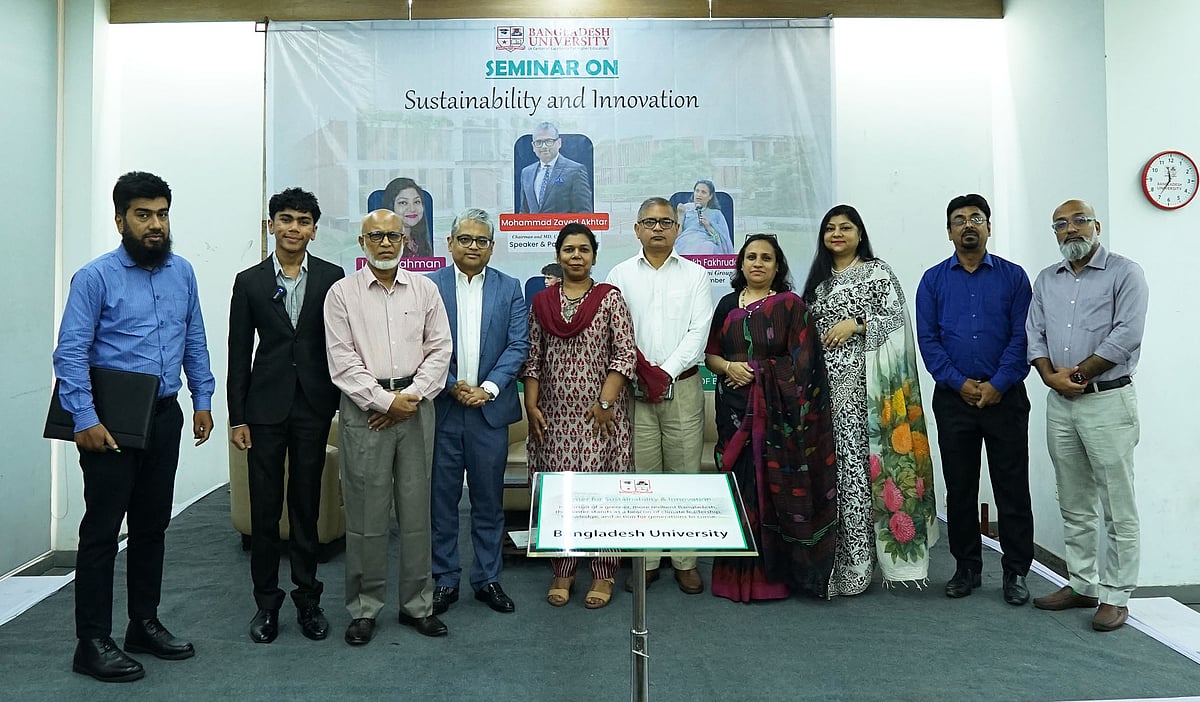 বাংলাদেশ ইউনিভার্সিটির ব্যবসায় প্রশাসন বিভাগের উদ্যোগে অনুষ্ঠিত সেমিনারে অতিথি ও আয়োজকেরা