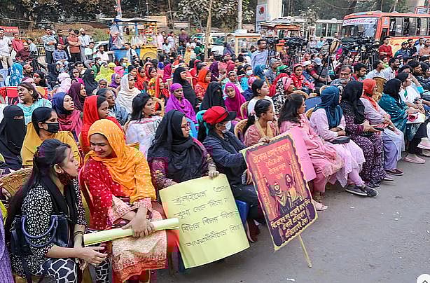 অভ্যুত্থানে নারীর অংশগ্রহণ অনন্য হলেও রাজনীতিতে নারীর জায়গা ছেড়ে দিতে নারাজ রাজনৈতিক দলগুলো