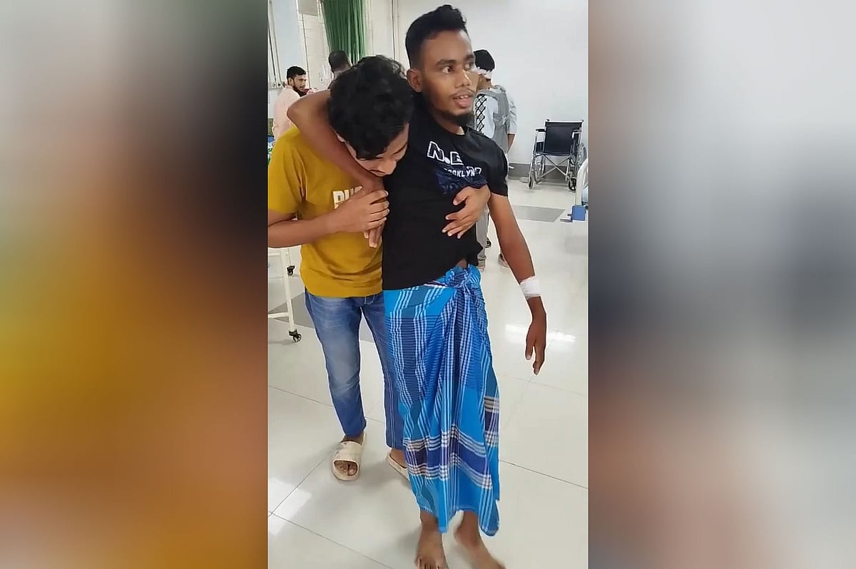 শরীরে সাতটি গুলি বয়ে বেড়াচ্ছেন জুলাই আন্দোলনে আহত খালেদ মাহমুদ