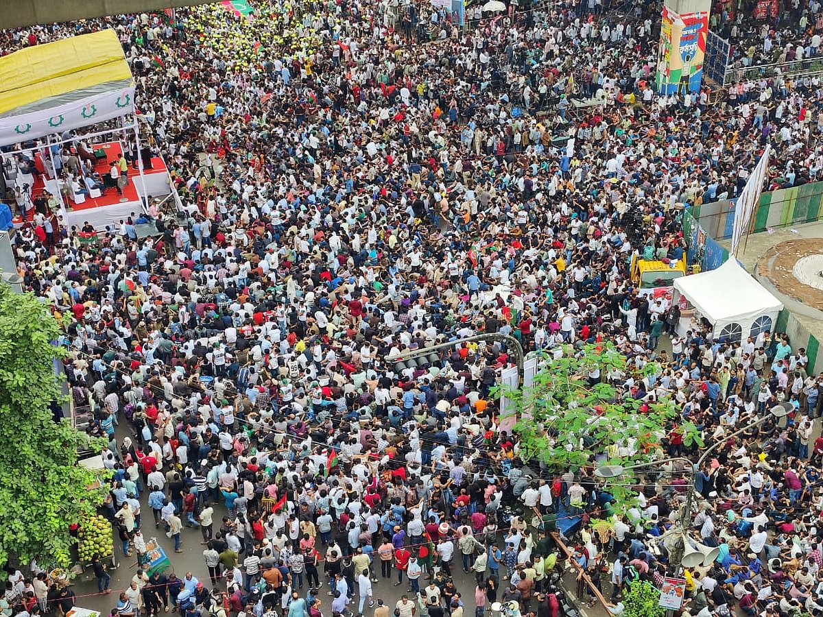 শাহবাগে ছাত্রদলের সমাবেশ চলছে। আজ রোববার বেলা দু