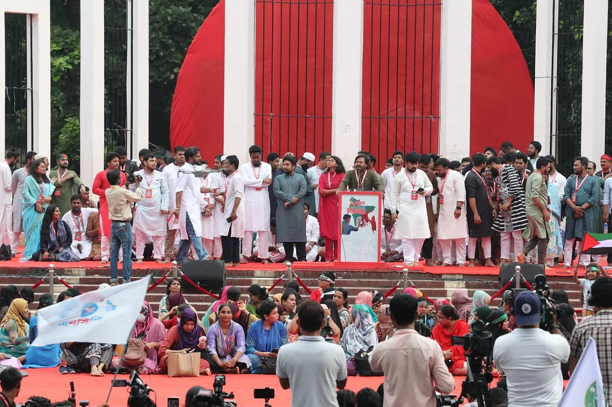 আজ রোববার বিকেল চারটার দিকে এ সমাবেশ শুরুর কথা থাকলেও এক ঘণ্টা পর শুরু হয়